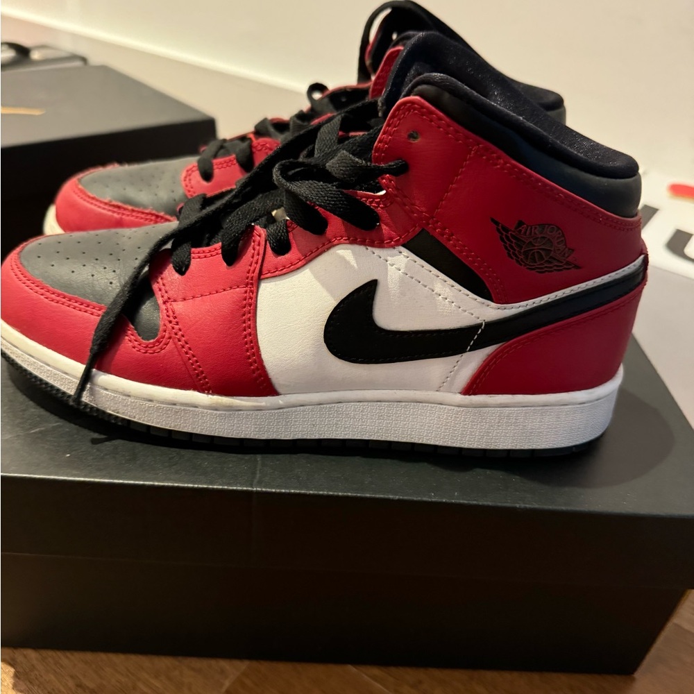 Air Jordan 1 Mid black/gym red in size 7Y